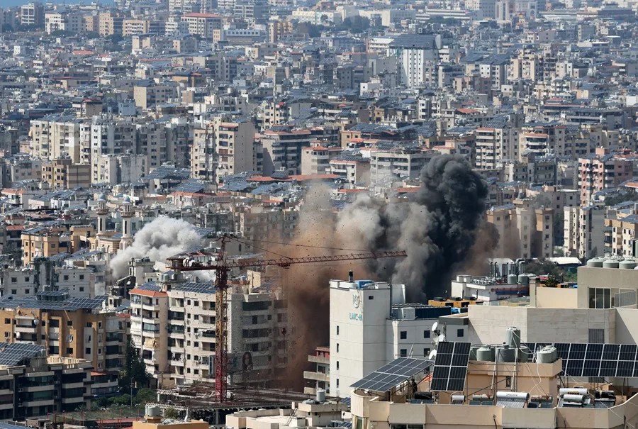Fotografía de archivo de un ataque aéreo israelí contra los suburbios del sur de Beirut, en Dahiyeh, Líbano.