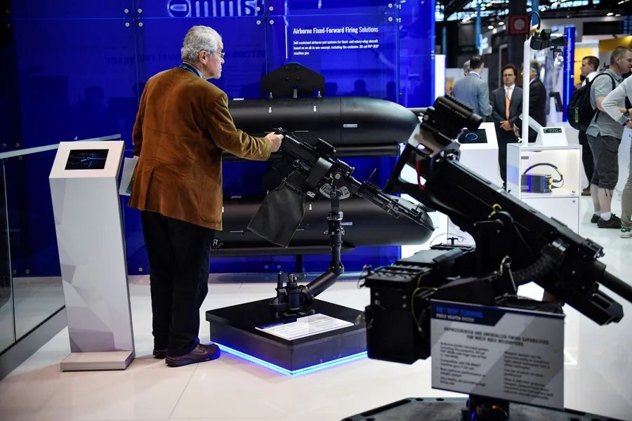 un rifle fabricado por la empresa belga FN Herstal