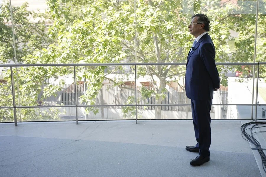 El presidente Colombia, Gustavo Petro antes de participar en la segunda entrega de 'Los Desayunos' de RTVE y la Agencia EFE celebrado en Barcelona este viernes