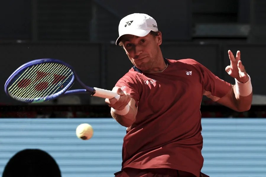 Casper Ruud, de Noruega, en acción contra Alejandro Davidocich