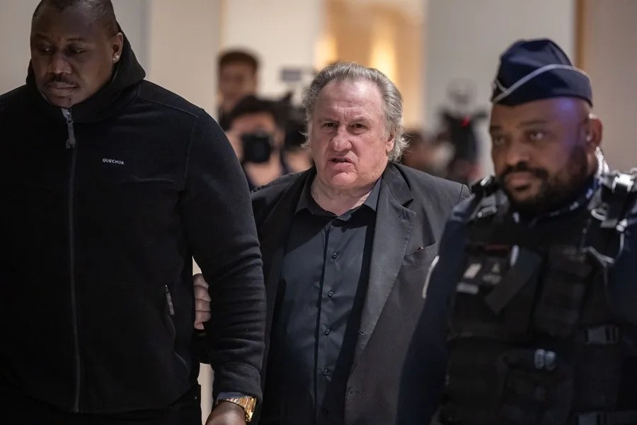 DEPARDIEU RETIRA DEMANDA COMENTARIOS SEXISTAS