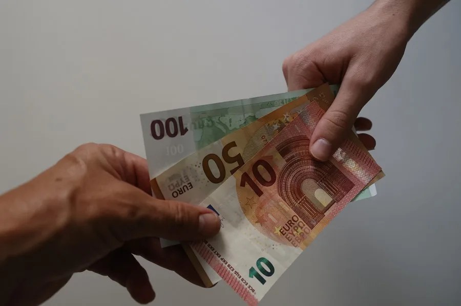 APAGON NECESIDAD DINERO EFECTIVO