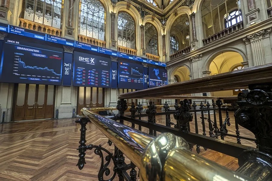Bolsa española abre casi plana