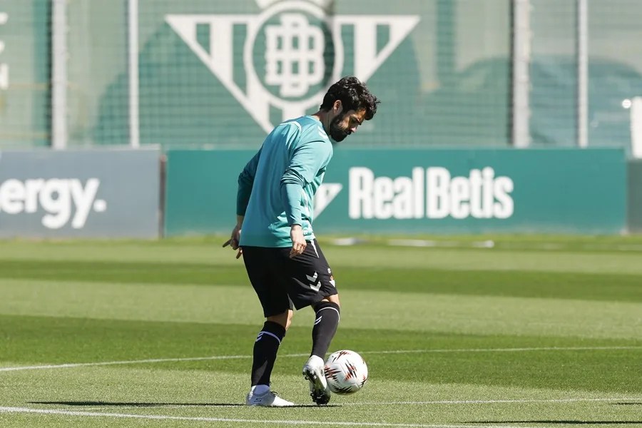 Isco Alarcón, durante el entrenamiento del conjunto, este miércoles en la Ciudad Deportiva del Betis.