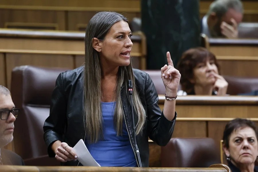 La portavoz parlamentaria de Junts, Míriam Nogueras, durante su intervención en la sesión de control