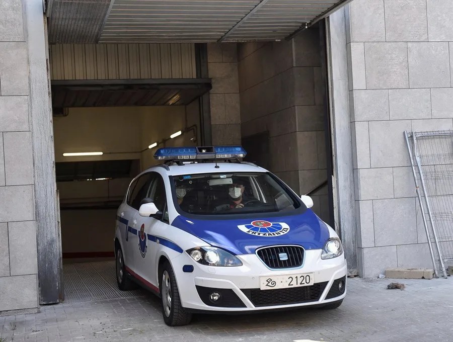 Un coche patrulla de la Ertzaintza