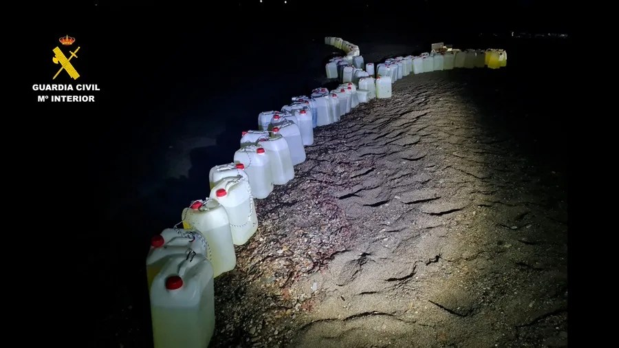 La Guardia Civil ha desarticulado en los municipios de Águilas (Murcia) y Huércal-Overa (Almería) una organización criminal altamente especializada en el denominado petaqueo