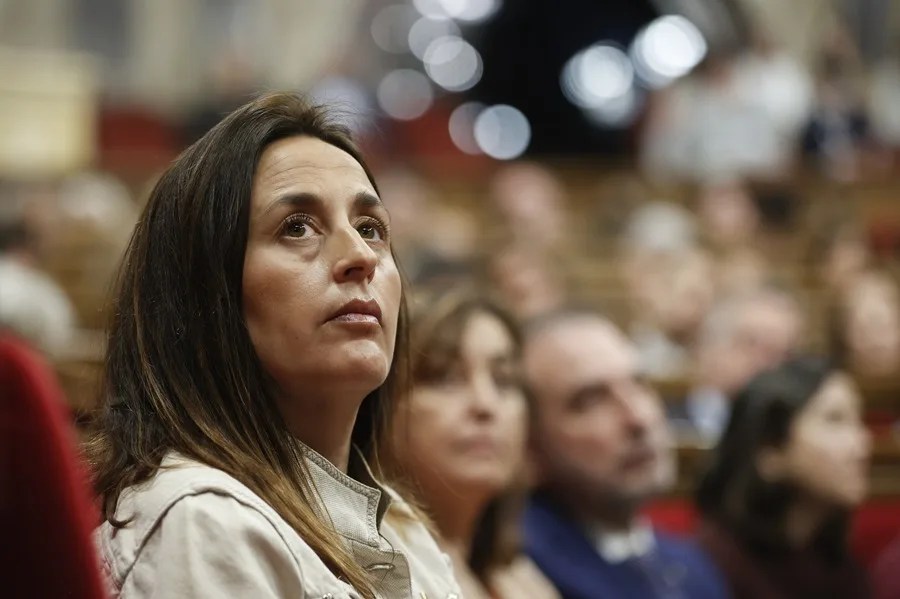 La consellera de Educación, Esther Niubó (i)