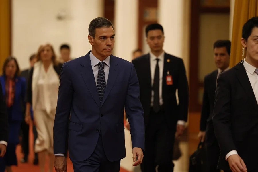 El presidente del Gobierno español, Pedro Sánchez, llega a una reunión con el presidente chino, Xi Jinping (