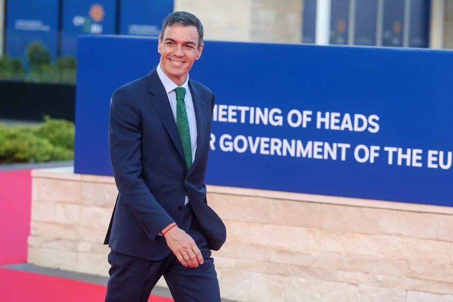 El presidente del Gobierno español, Pedro Sánchez, llega a Agia Napa, Chipre