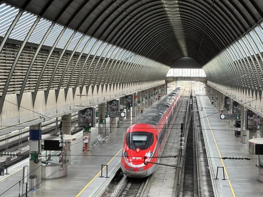 Imagen de un tren de alta velocidad