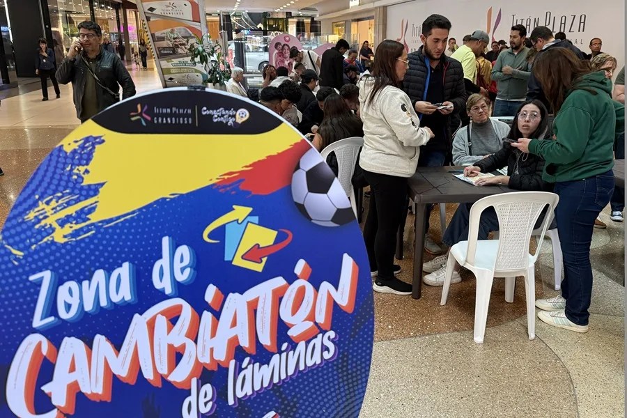 El furor por el álbum del Mundial convierte a Colombia en un gran mercado de cromos