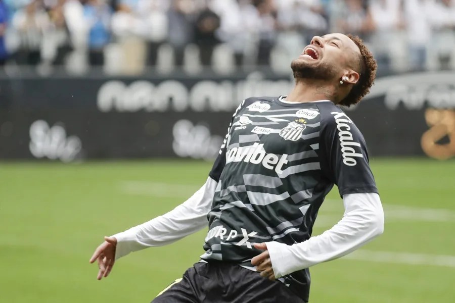 Neymar sufre una nueva lesión pero se presentará en condiciones con Brasil, dice médico