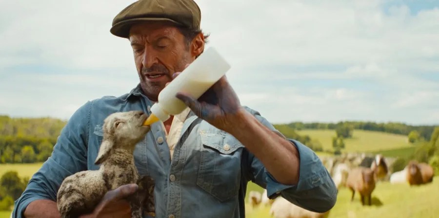 Fotograma cedida por Amazon MGM Studios donde aparece Hugh Jackman como George Hardy durante una escena de la película 'The Sheep Detectives'. EFE/ Amazon Mgm Studios