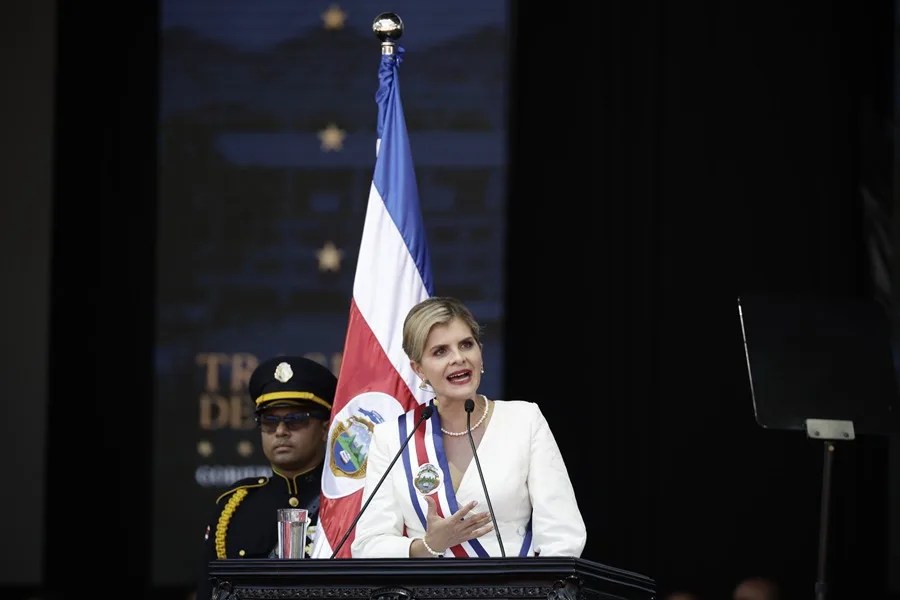 Fotografía de archivo de la presidenta electa de Costa Rica, Laura Fernández, en el Estadio Nacional de San José (Costa Rica). EFE/ Jeffrey Arguedas
