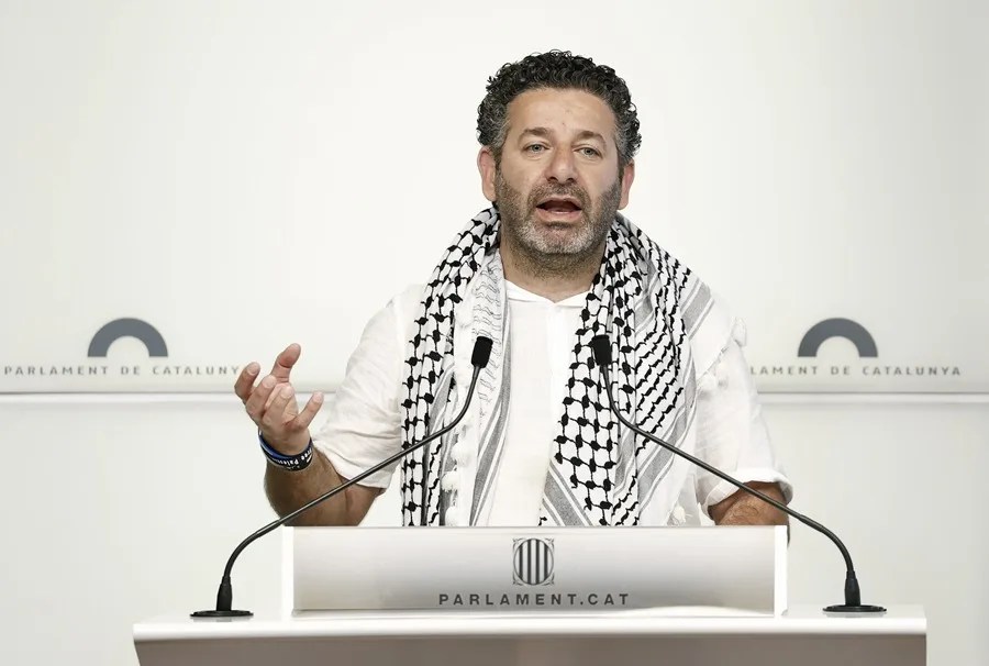 el activista español de origen palestino Saif Abukeshek
