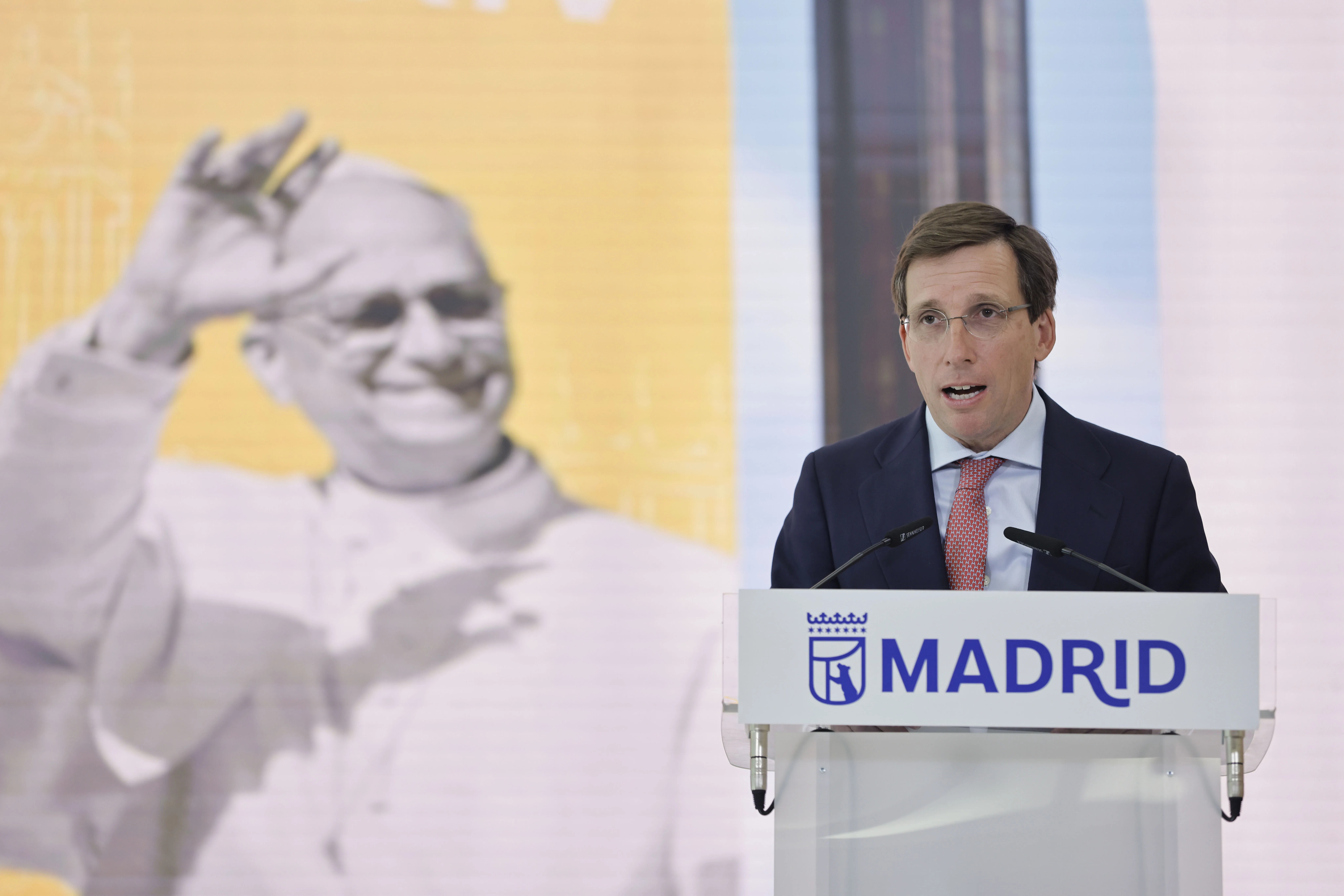 Almeida presenta la imagen de Madrid en la visita del Papa