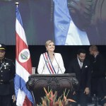 Laura Fernández jura como la segunda mujer presidenta de Costa Rica y anuncia "mano dura"