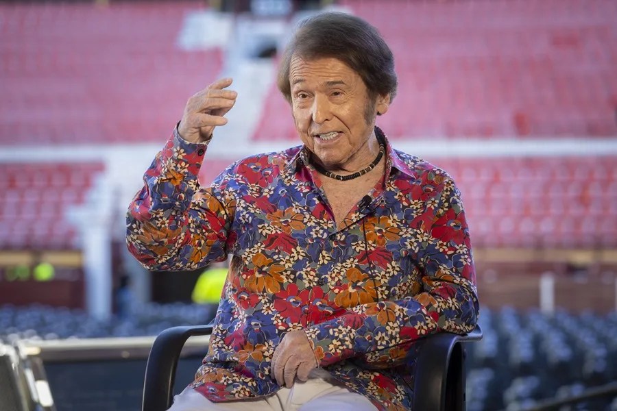 El cantante Raphael en la entrevista que ha concedido a EFE