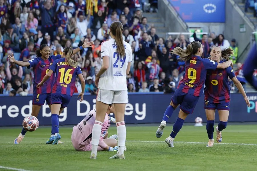 Ewa Pajor (celebra tras anotar el segundo gol del Barcelona durante la final de la Liga de Campeones en Oslo, Noruega.