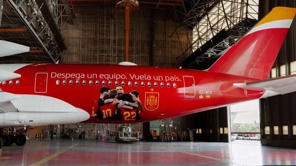 Iberia ha personalizado un vinilo en uno de sus modelos Airbus A350-Next.