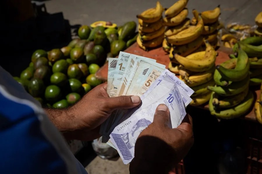 La inflación mensual en Venezuela baja 2,5 puntos porcentuales en abril y llega al 10,6 %