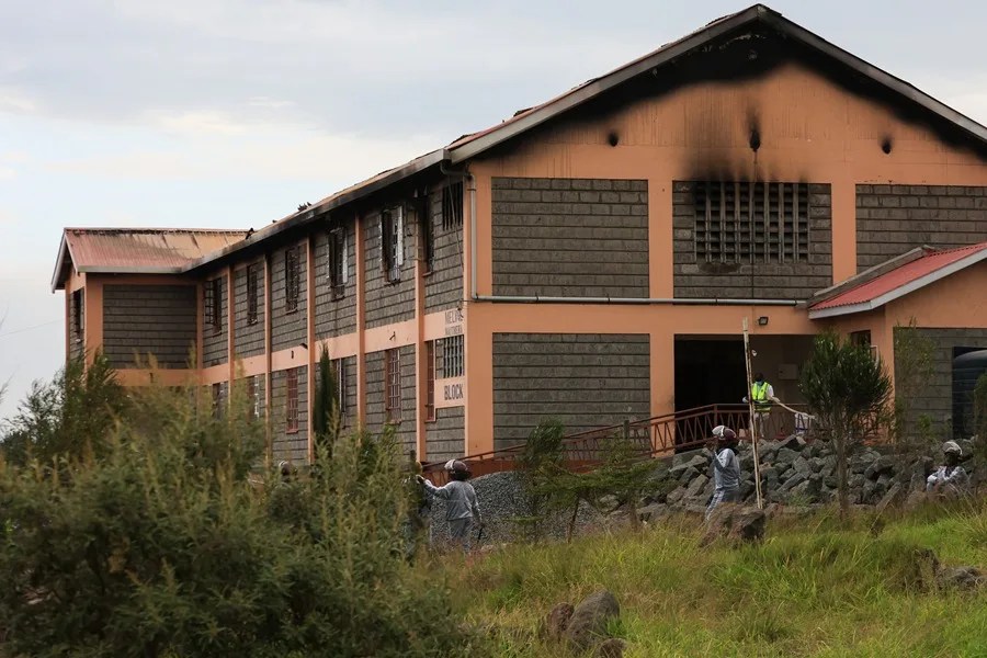 Detenidas 8 alumnas por el incendio en un internado en Kenia