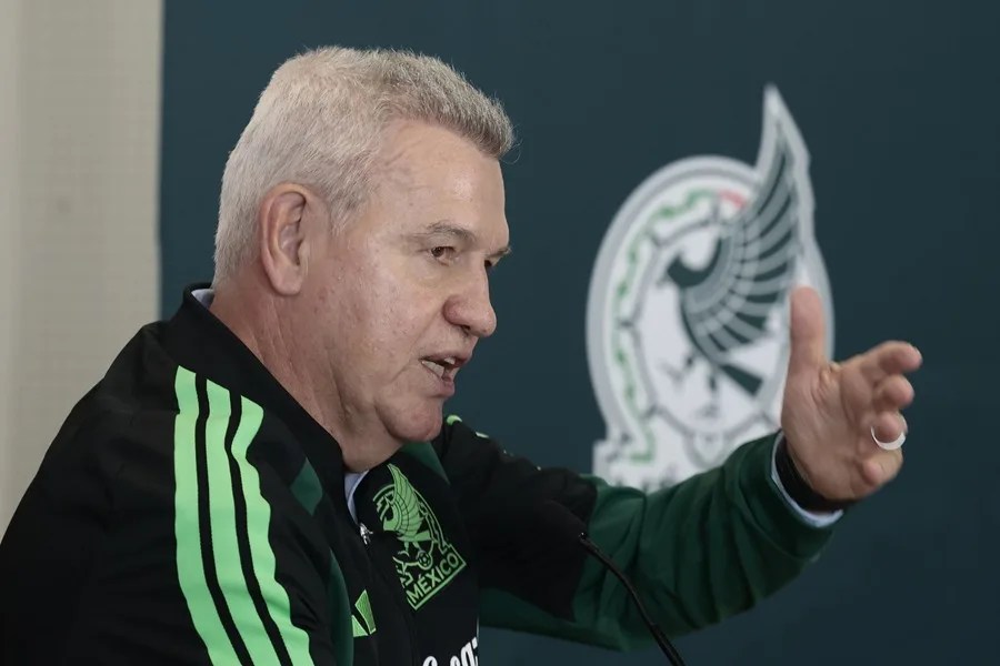 Fotografía de archivo del entrenador de la selección mexicana de fútbol, Javier Aguirre, durante una rueda de prensa en Ciudad de México (México). EFE/José Méndez
