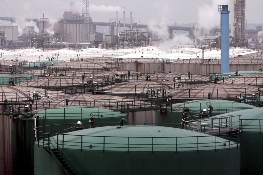 El brent sube más del 2 %
