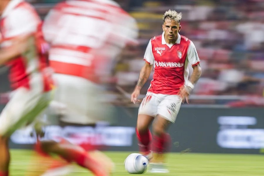 Zalazar llega a la concentración con Uruguay tras su fichaje por el Sporting