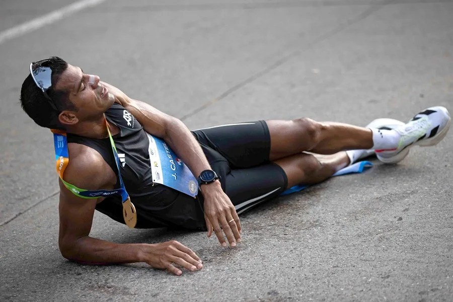 El panameño Castelblanco relativiza impacto de 'superzapatillas' tras récord en Londres