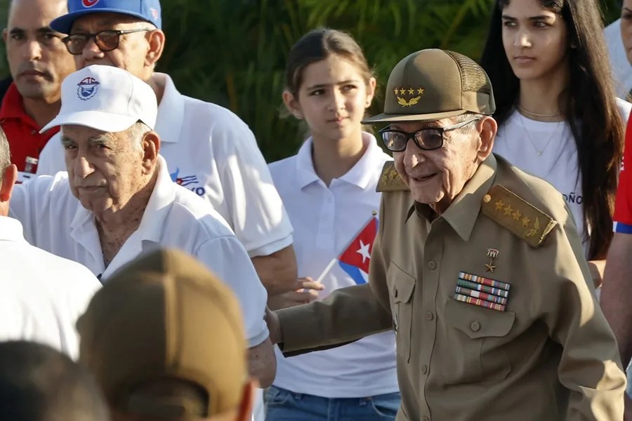 Raúl Castro reaparece en un Primero de Mayo cubano volcado en la defensa frente a EE.UU.