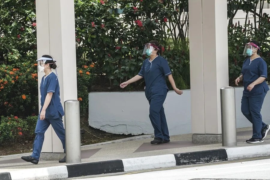 Singapur aísla a dos residentes que viajaron en el crucero con hantavirus