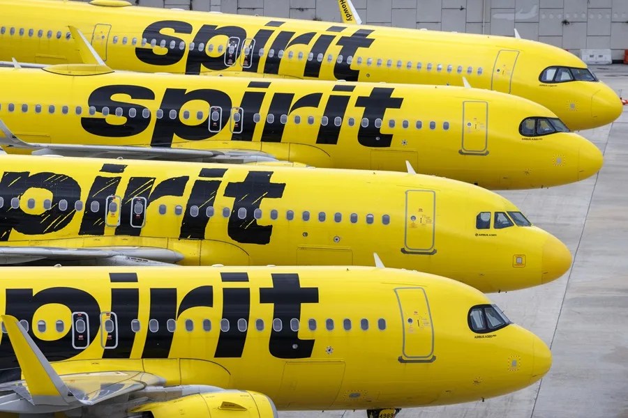 Trabajadores demandan a aerolínea Spirit por impago y no avisarles a tiempo del cierre