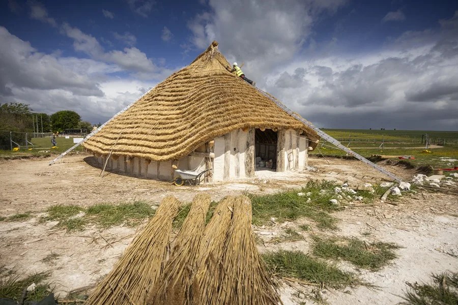 Stonehenge presentó el Salón Neolítico Kusuma,