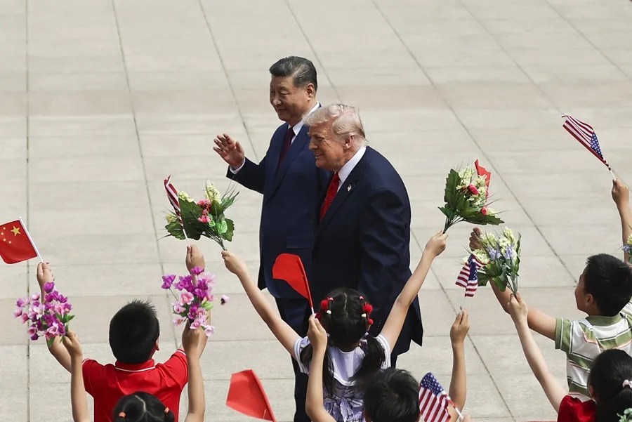 el presidente de Estados Unidos, Donald Trump, participa en una ceremonia de bienvenida con el presidente chino, Xi Jinping