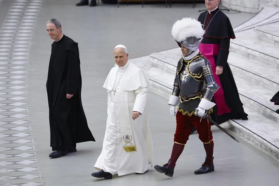 Trump al papa León XIV: "Le guste o no, Irán no puede tener un arma nuclear"