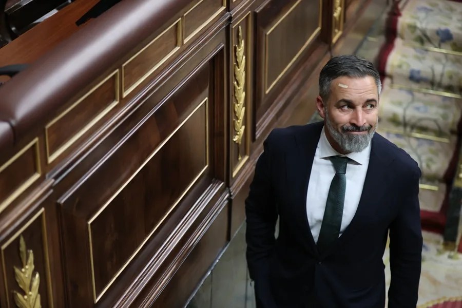 El presidente de Vox, Santiago Abascal, asiste al pleno del Congreso de los Diputados celebrado este martes en Madrid.