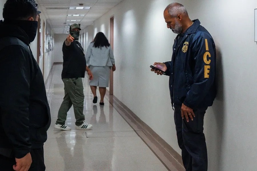 El estado de Nueva York prohíbe a ICE actuar en escuelas e iglesias sin orden judicial