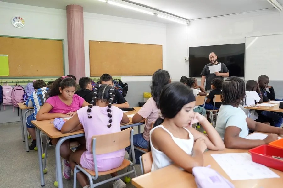 BAJAR ALUMNOS AULAS