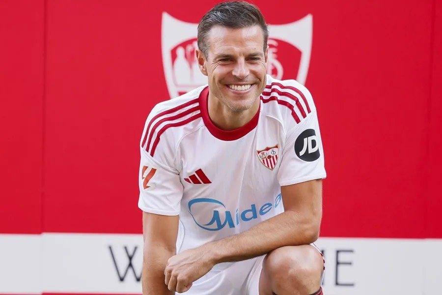 El defensa español César Azpilicueta