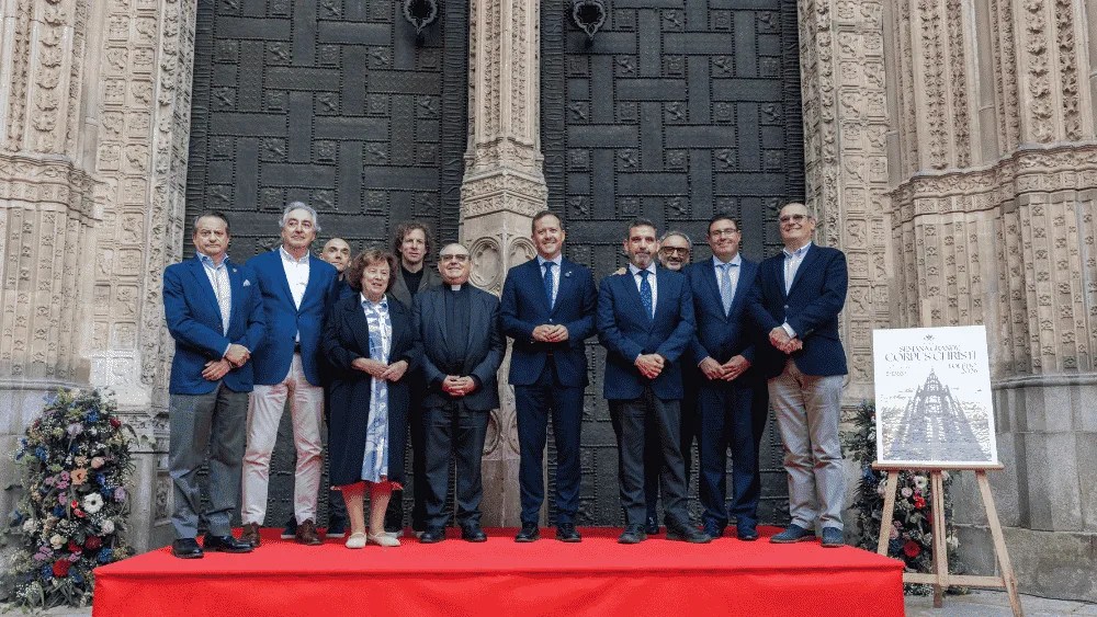 El alcalde de Toledo, Carlos Velázquez, (c) presenta la programación del Corpus Christi de 2026