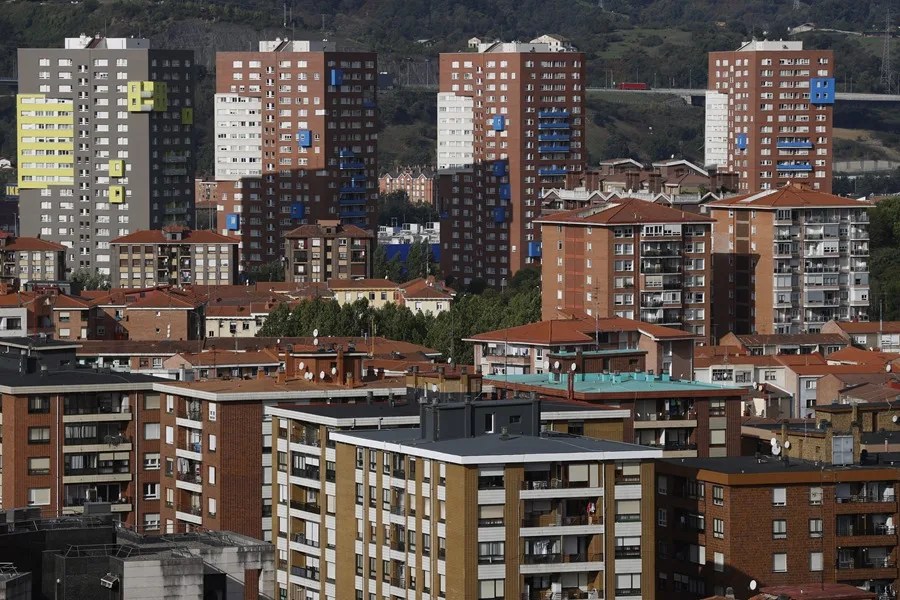 Vista parcial de un grupo de viviendas en Barakaldo