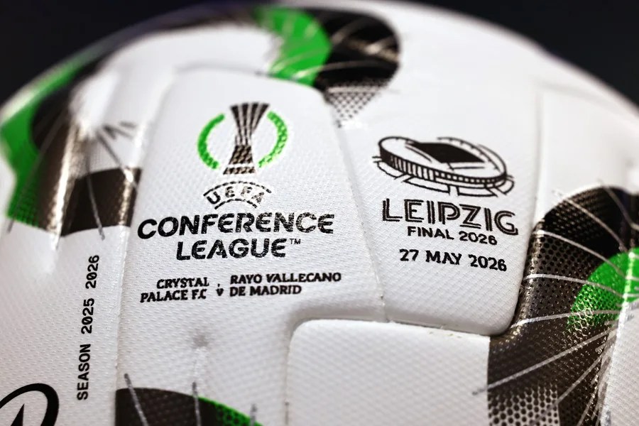 El balón del partido de la final de la UEFA Conference League