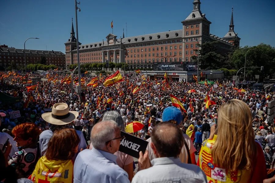 MARCHA MADRID DIMISION SANCHEZ