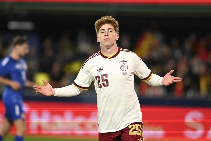 El delantero de la selección española Víctor Muñoz