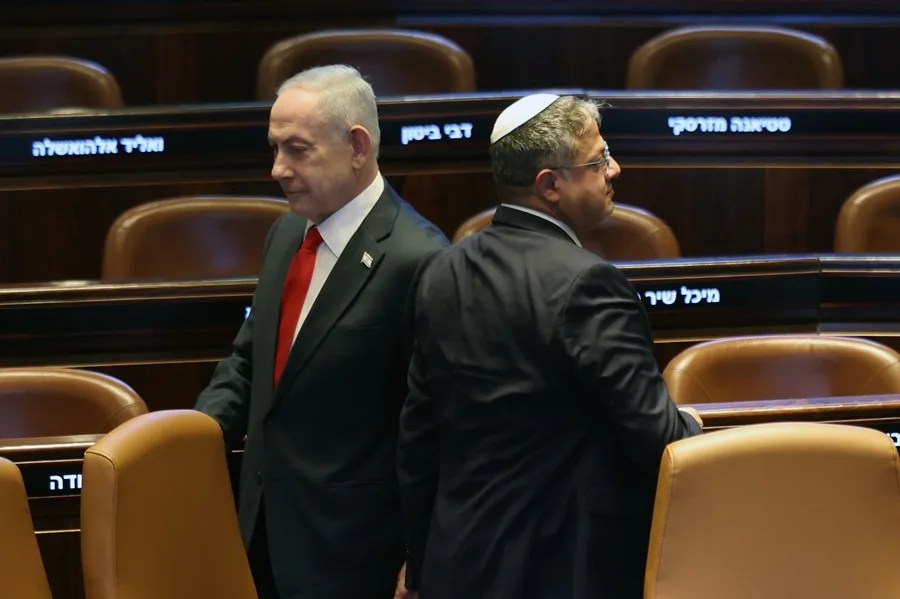 El primer ministro israelí, Benjamin Netanyahu (derecha), y el ministro de Seguridad Nacional, Itamar Ben-Gvir