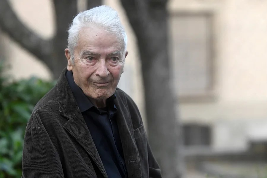 El artista José María Cruz Novillo