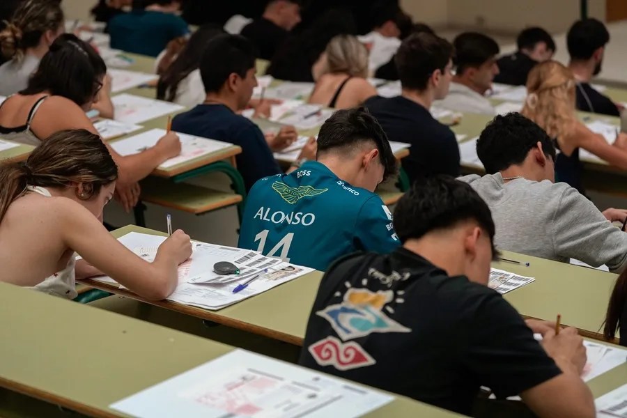 Diversos jóvenes se presentan a la convocatoria extraordinaria de la Prueba de Acceso a la Universidad (PAU