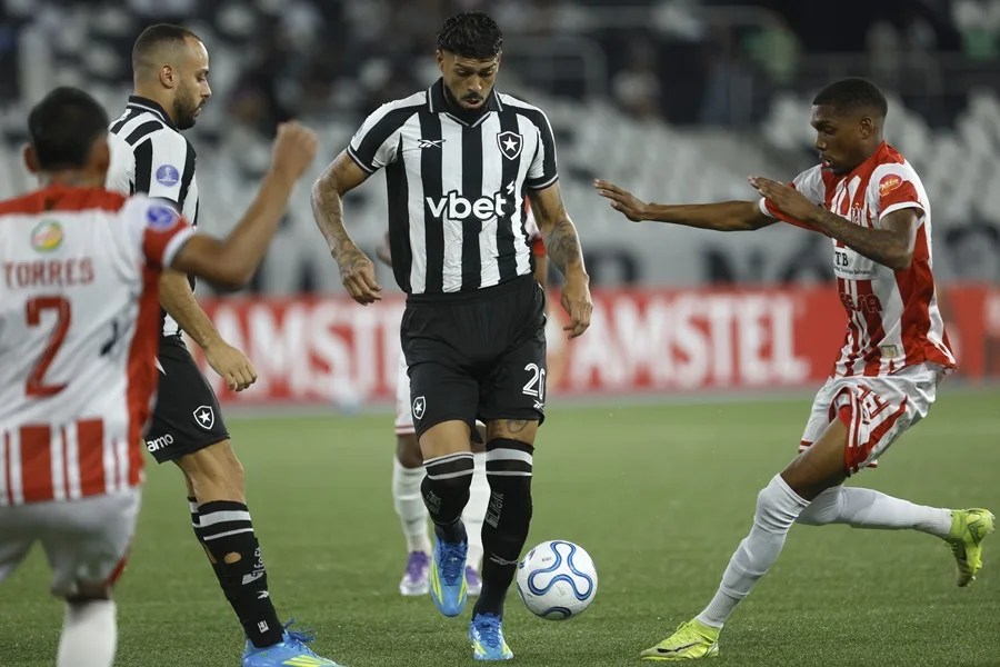 Palmeiras ficha al argentino Alexander Barboza